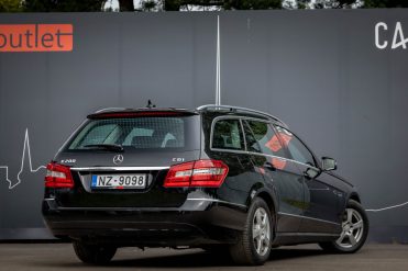 MERCEDES BENZ E200