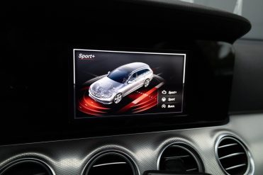 MERCEDES BENZ E220 D