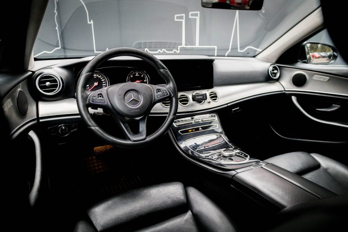 MERCEDES BENZ E220 D