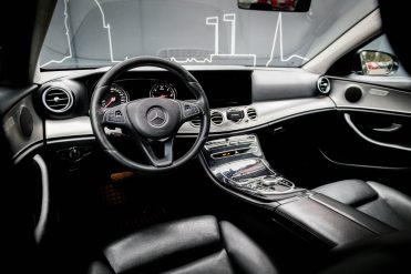 MERCEDES BENZ E220 D