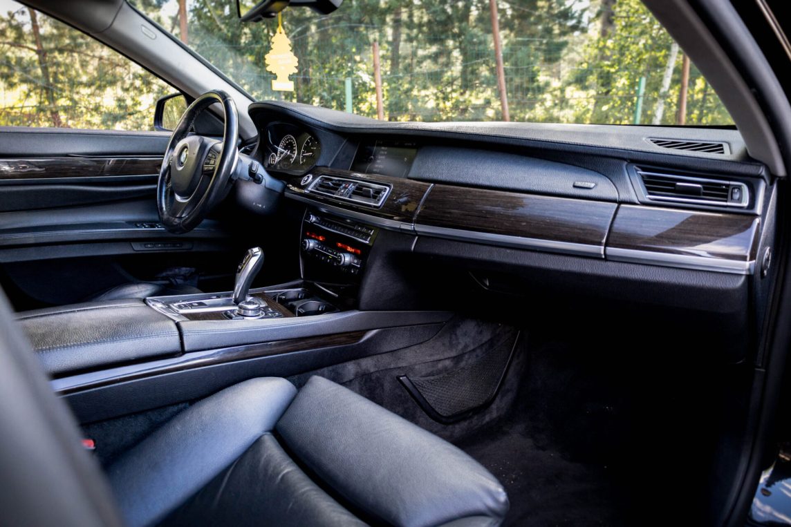 BMW 730