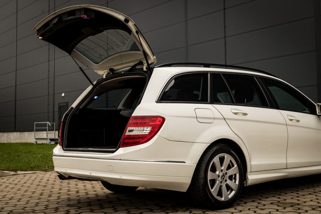 MERCEDES BENZ C220