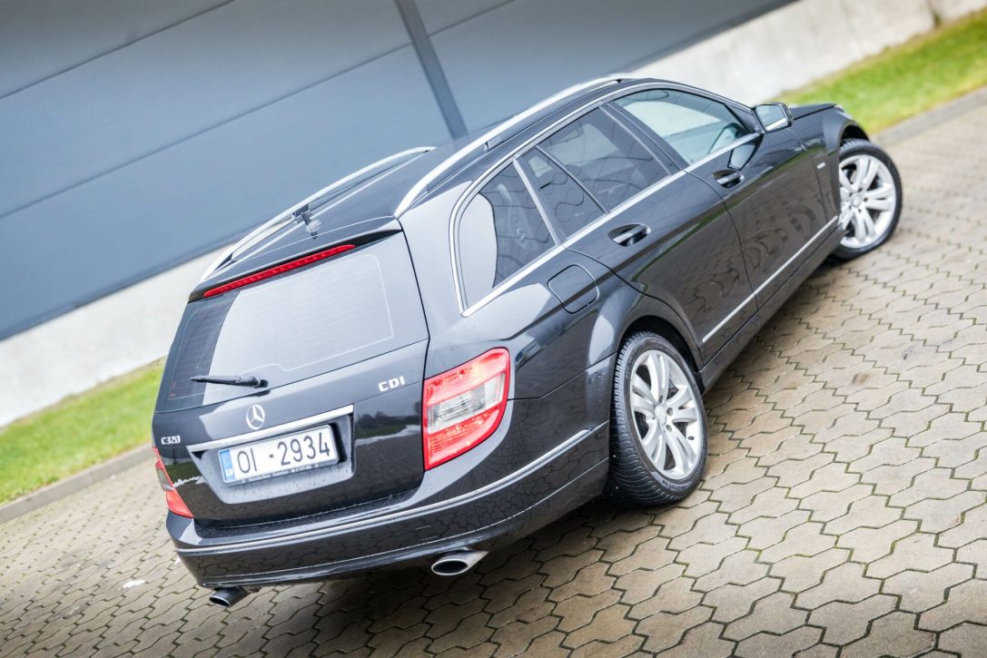 MERCEDES BENZ C320