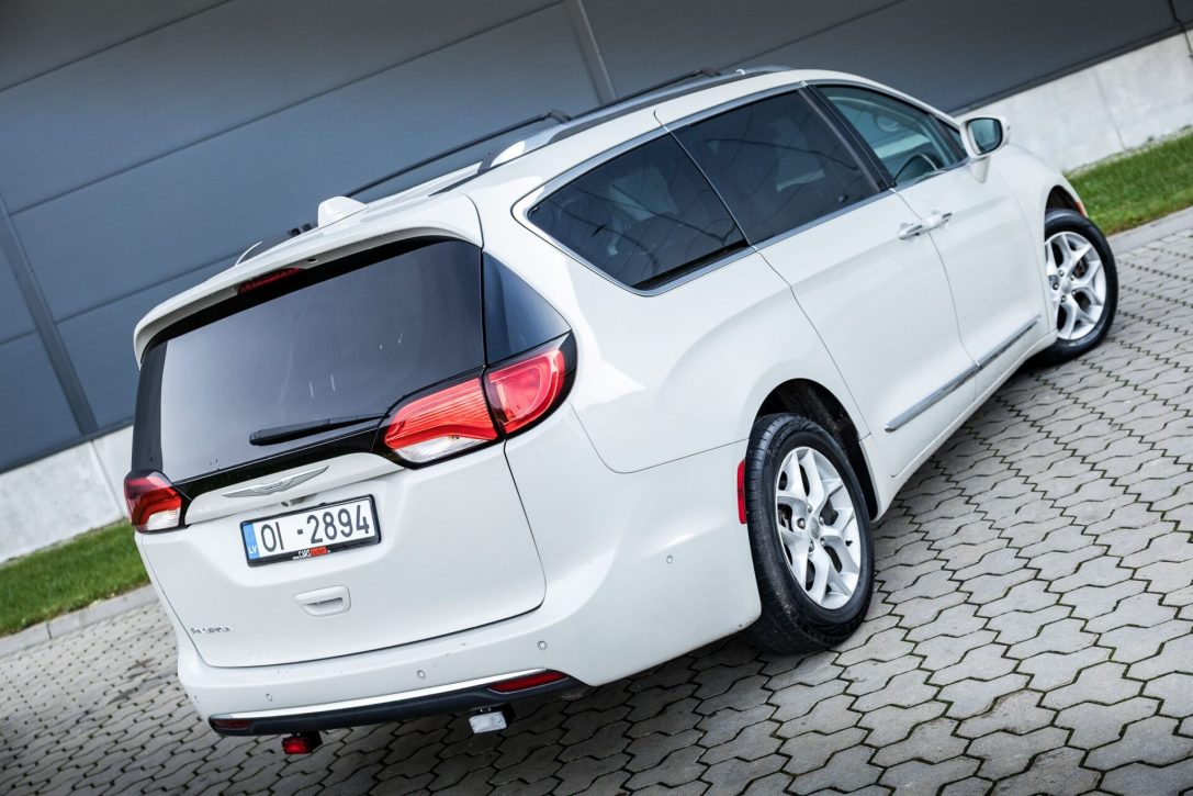 CHRYSLER PACIFICA