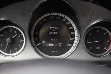 MERCEDES BENZ E200