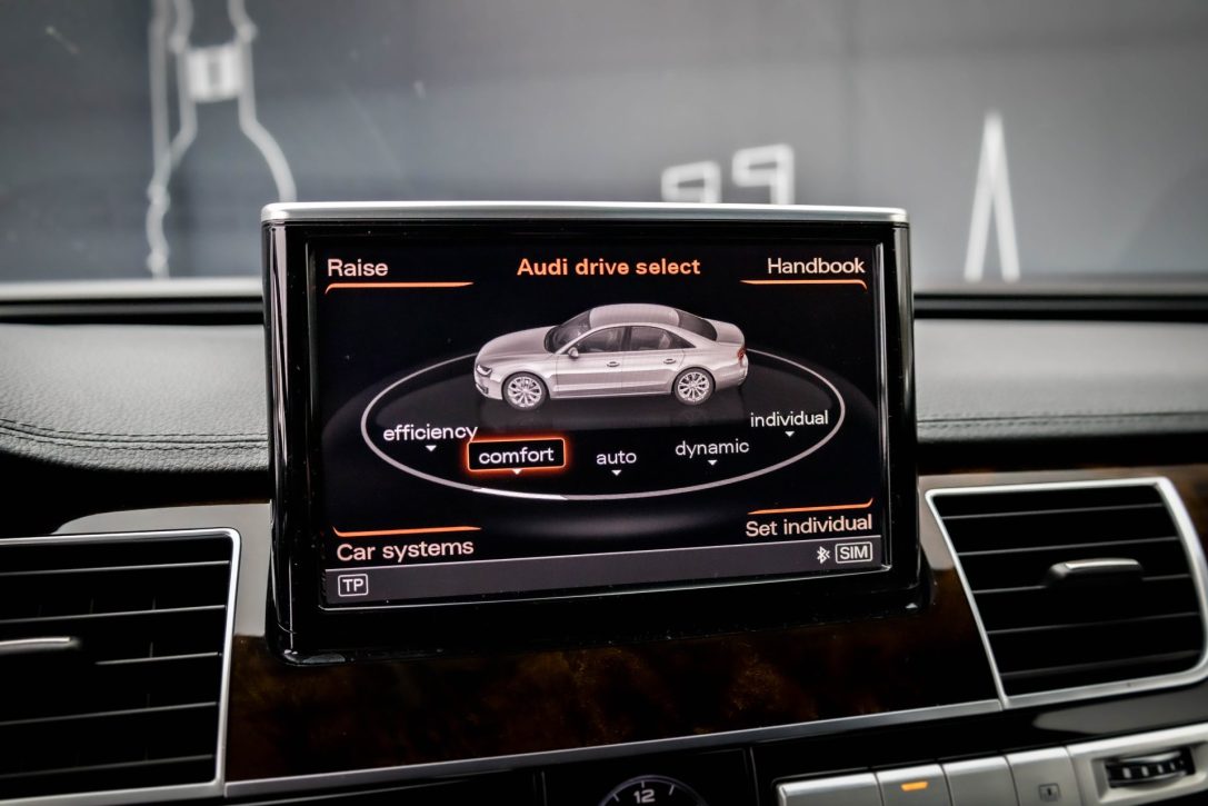 AUDI A8