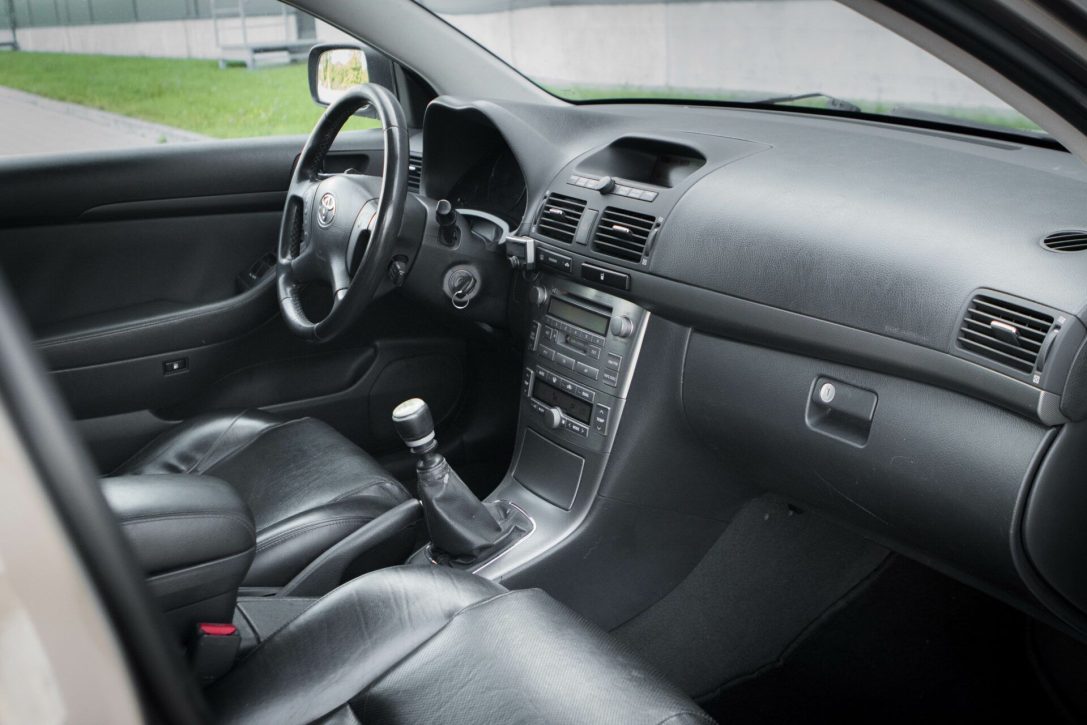 TOYOTA AVENSIS