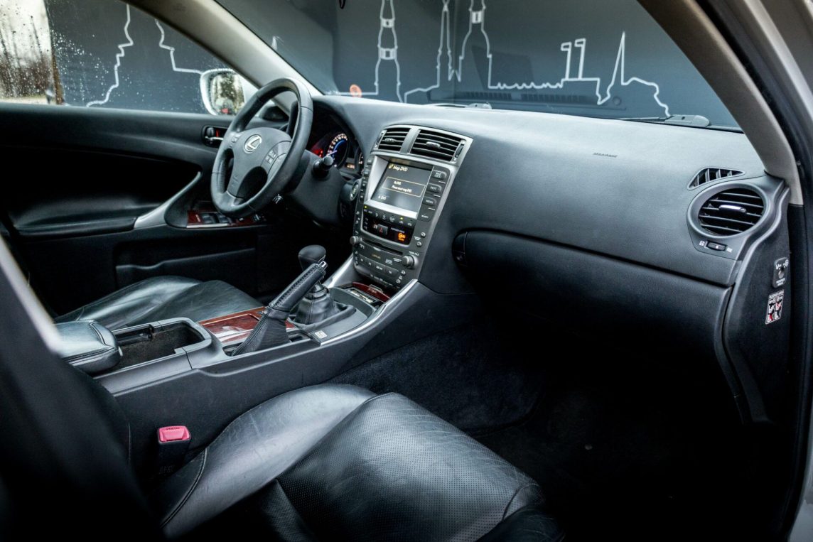 LEXUS IS 220