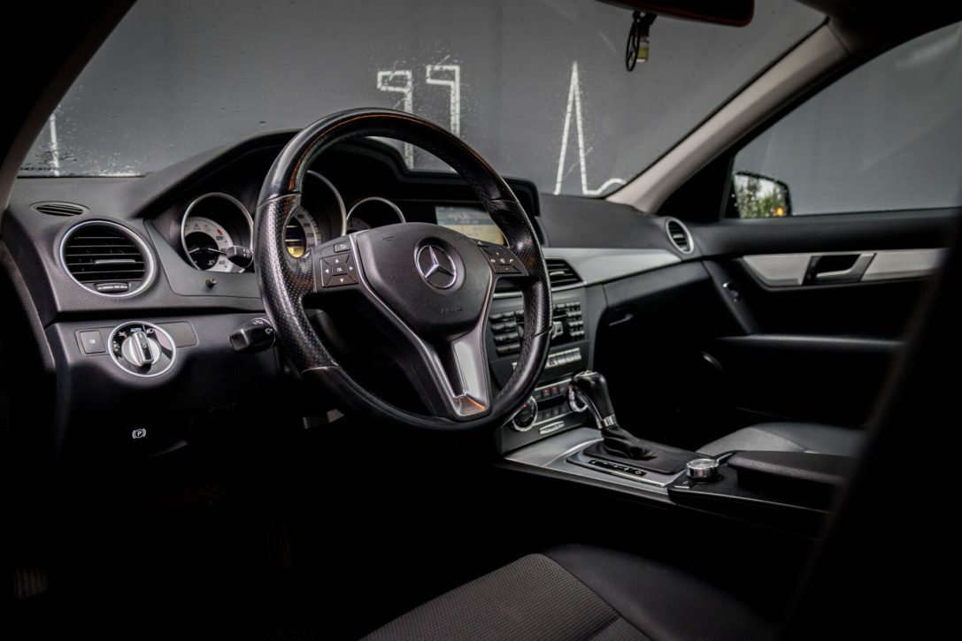 MERCEDES BENZ C 300
