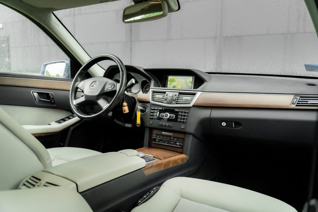 MERCEDES BENZ E350