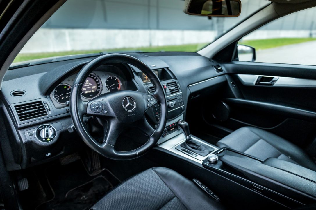MERCEDES BENZ C320