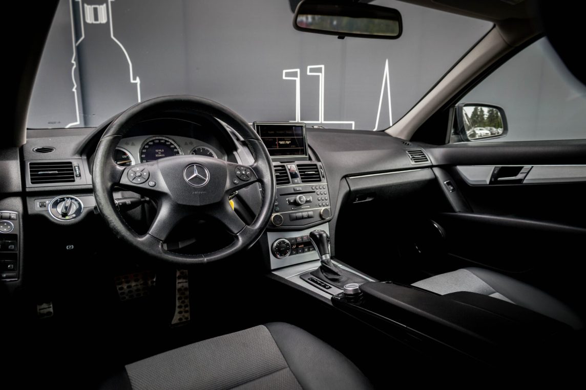 MERCEDES BENZ C320