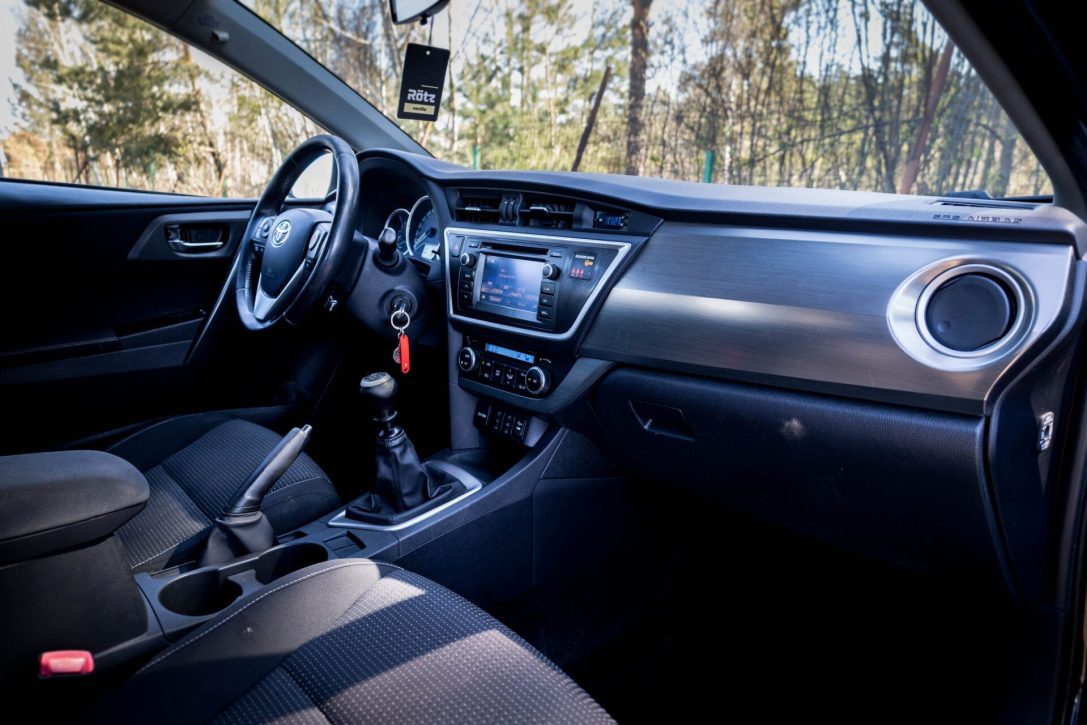 TOYOTA AURIS