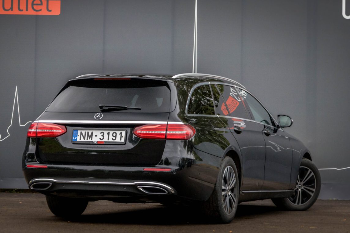MERCEDES BENZ E220 D