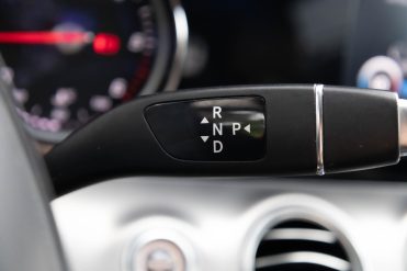 MERCEDES BENZ E220 D