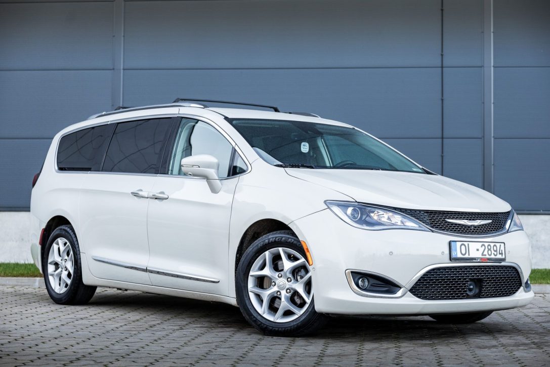 CHRYSLER PACIFICA