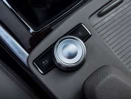 MERCEDES BENZ E220