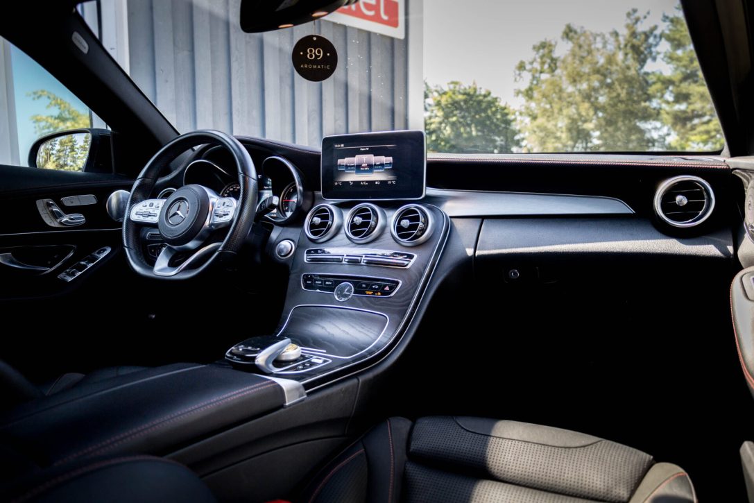 MERCEDES BENZ C220