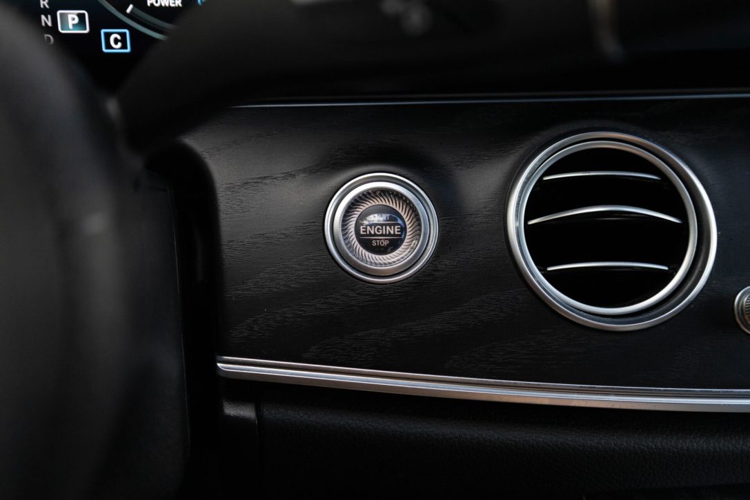 MERCEDES BENZ E220 D