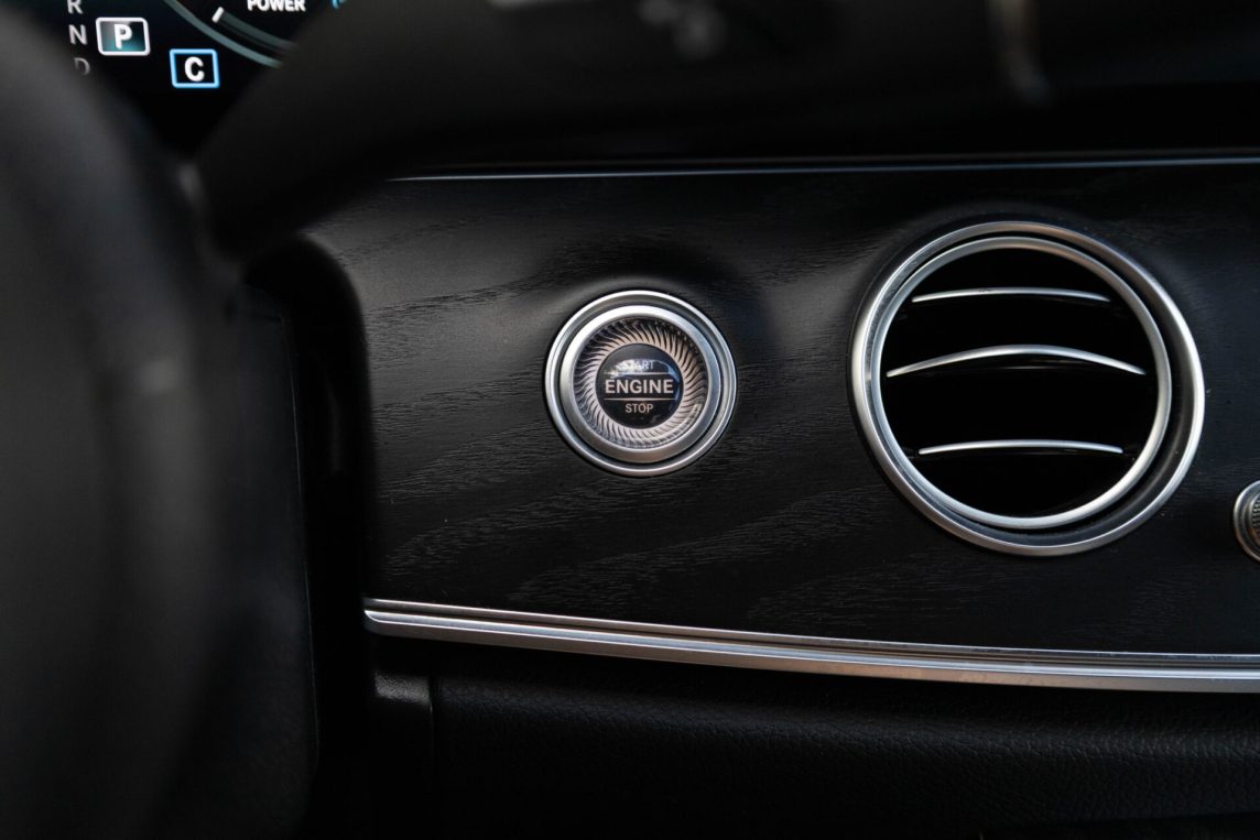 MERCEDES BENZ E220 D