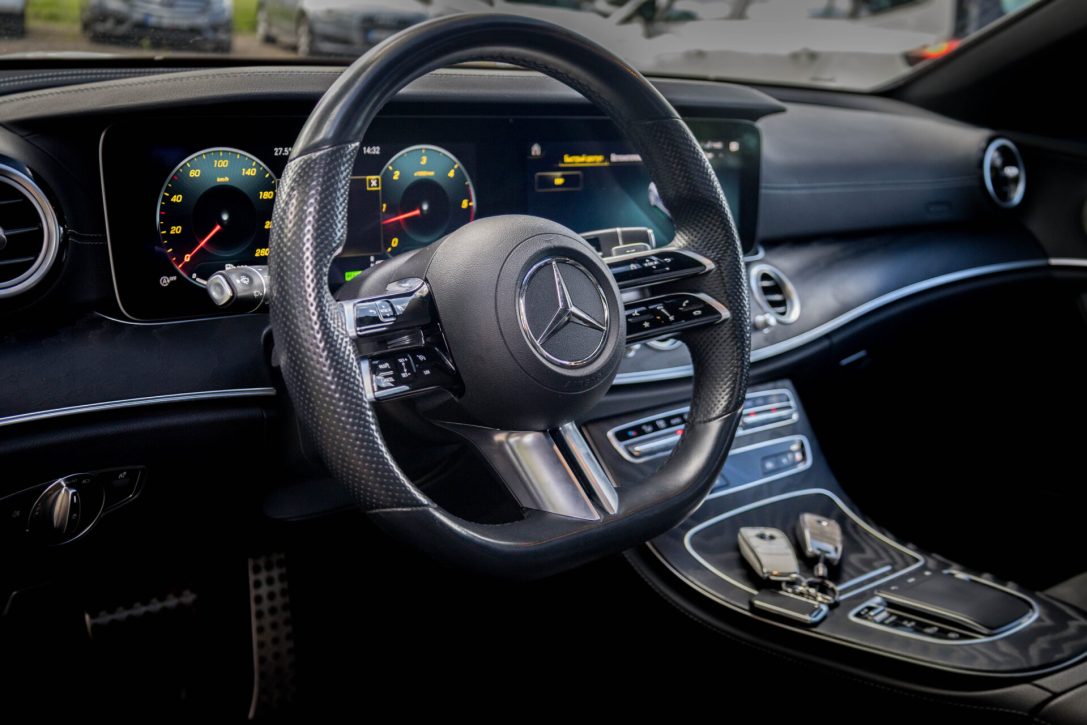 MERCEDES BENZ E220 D