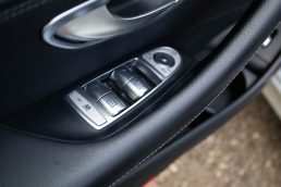 MERCEDES BENZ E220 D