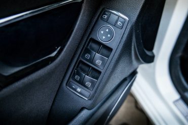 MERCEDES BENZ C200
