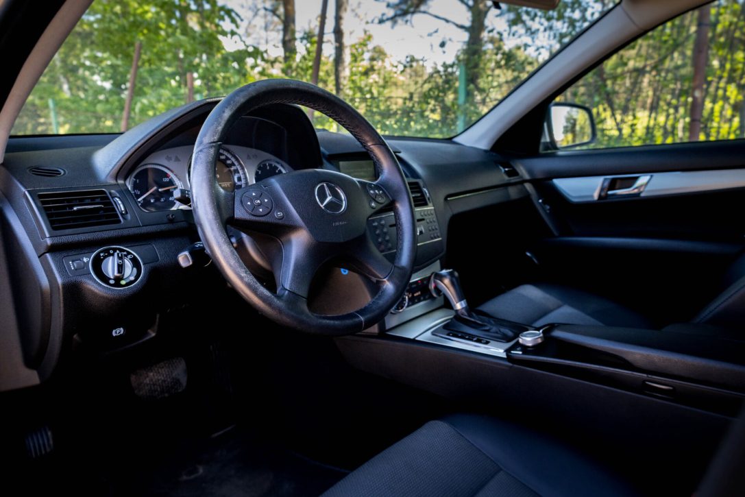 MERCEDES BENZ C220