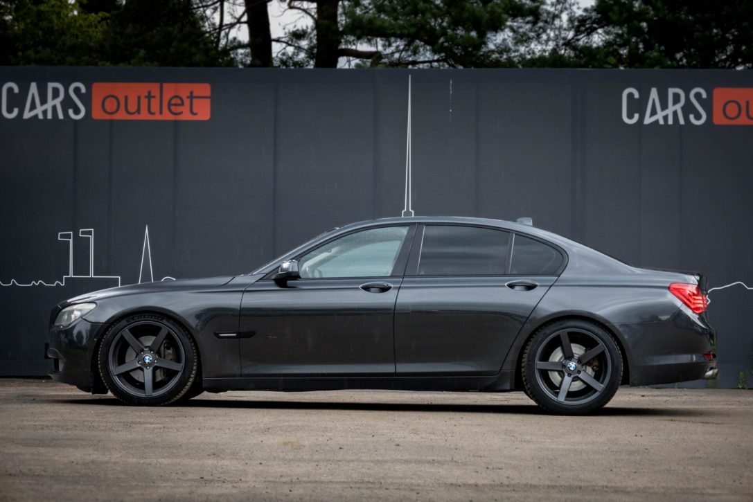 BMW 730