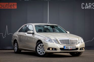 MERCEDES BENZ E200