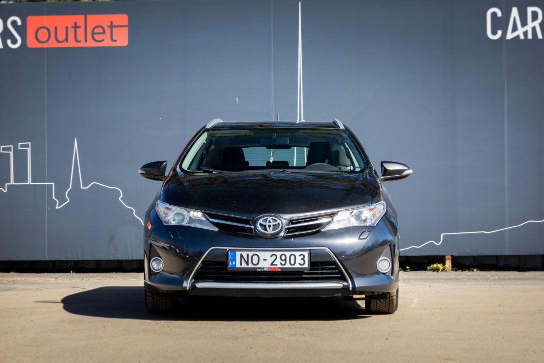 TOYOTA AURIS