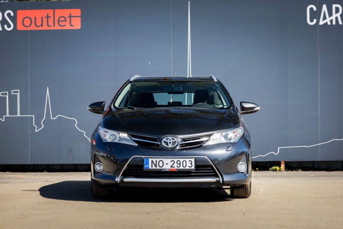 TOYOTA AURIS