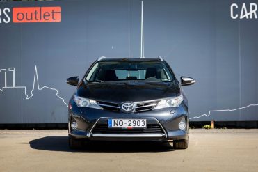 TOYOTA AURIS