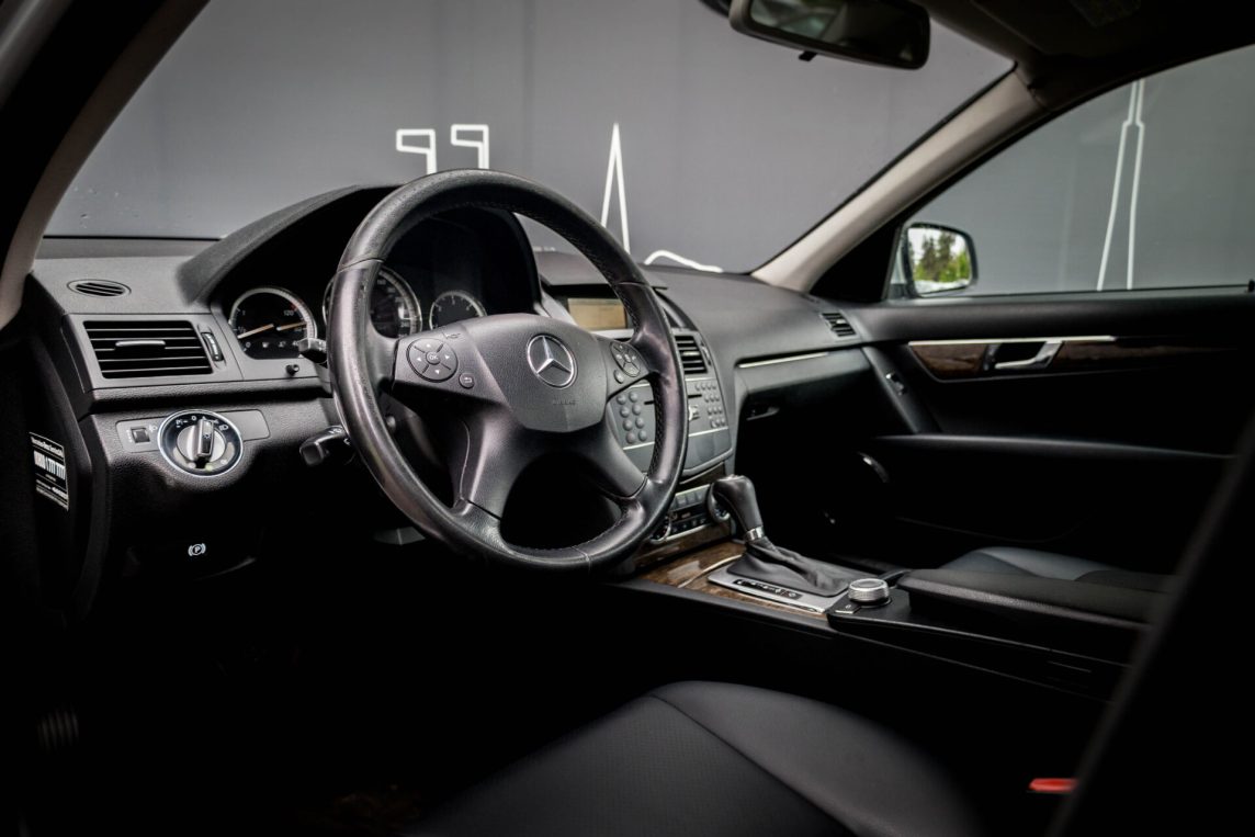 MERCEDES BENZ C220