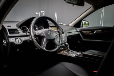 MERCEDES BENZ C220