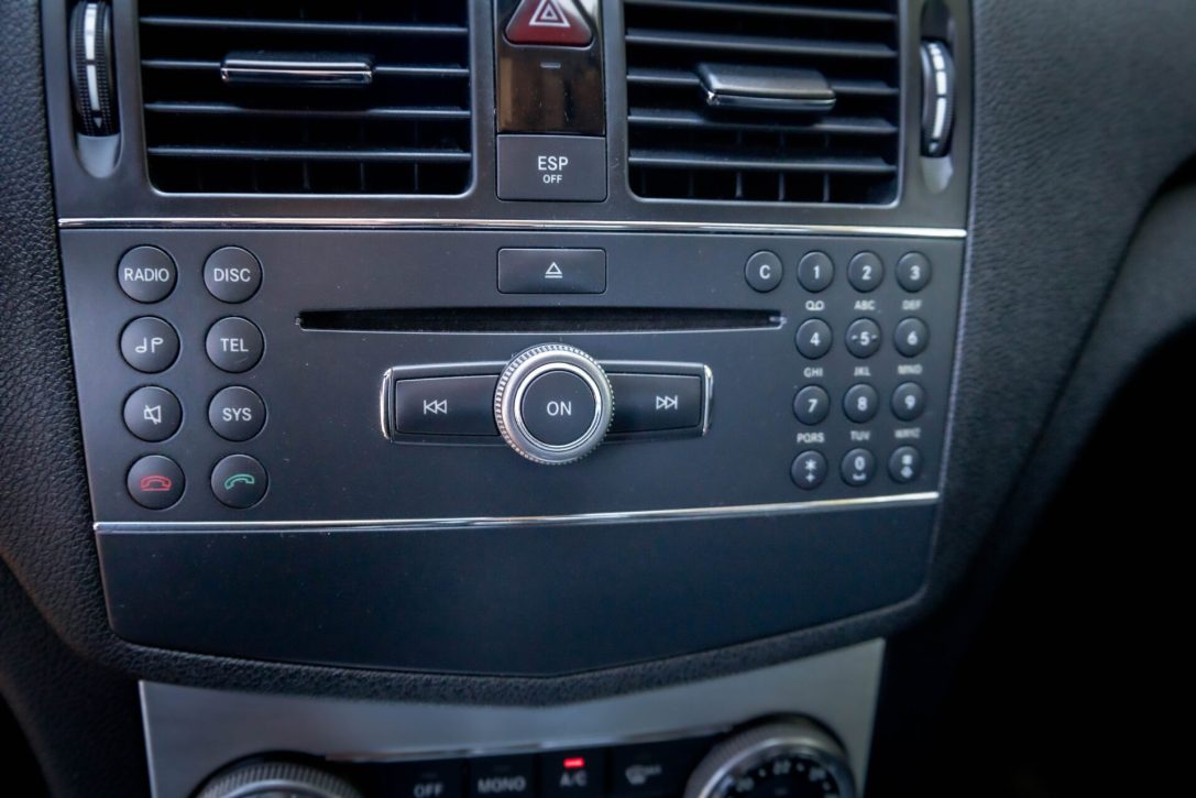 MERCEDES BENZ C220