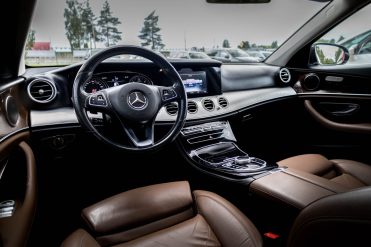 MERCEDES BENZ E220 D