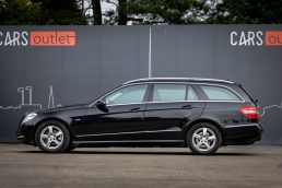 MERCEDES BENZ E200