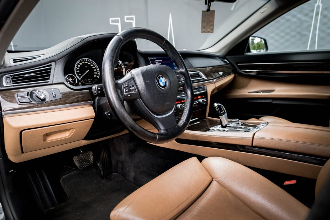 BMW 730