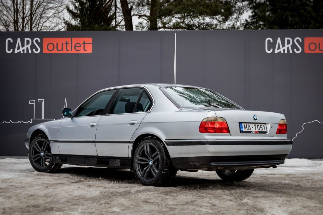 BMW 728