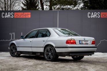 BMW 728