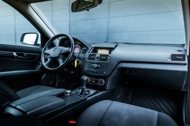 MERCEDES BENZ C200
