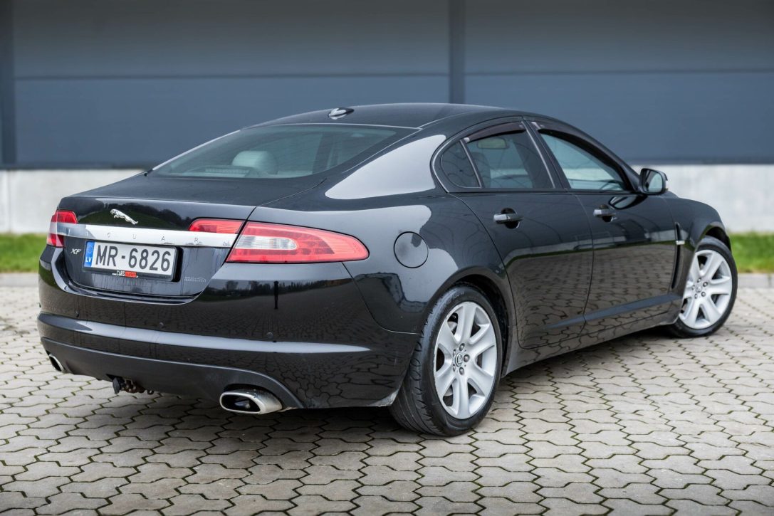 JAGUAR XF