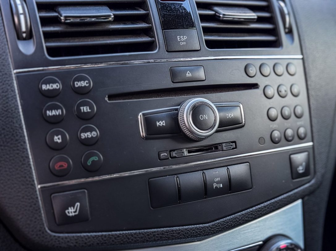MERCEDES BENZ C320