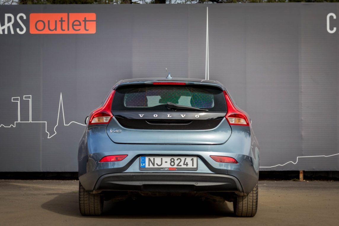 VOLVO V40