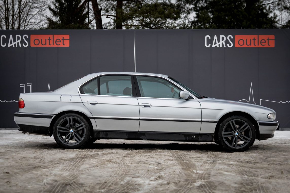 BMW 728