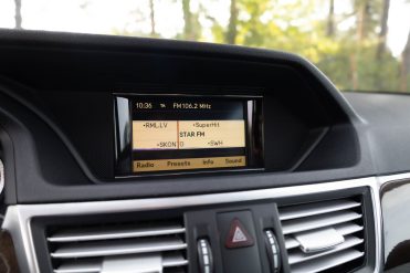 MERCEDES BENZ E200