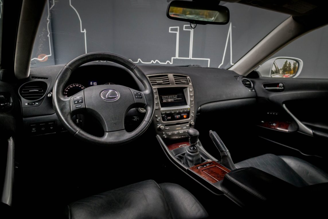 LEXUS IS 220