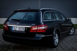 MERCEDES BENZ E200