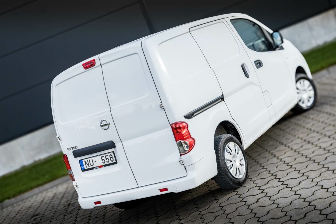 NISSAN NV200